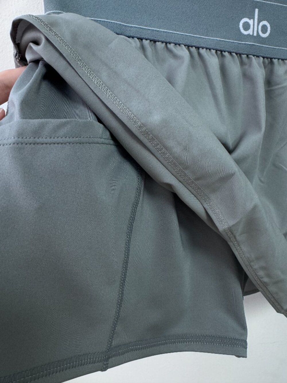 Alo Yoga Match Point Tennis Skirt Grey NWT 🤍 Sporty Skort Tennis Pickleball - Picture 9 of 9